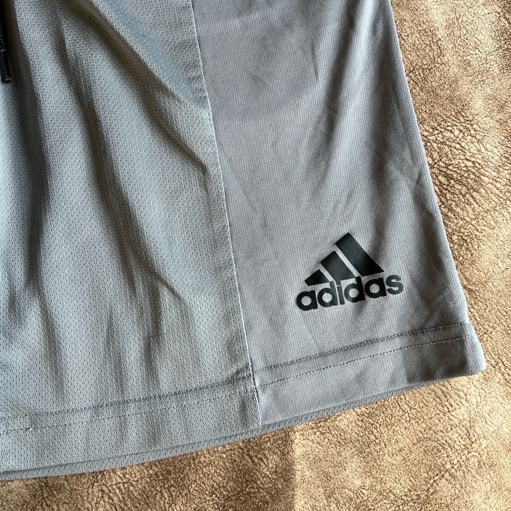 Adidas Basketball Club Men’s Grey/Black Athletic Performance Shorts Size Small - Picture 2 of 6